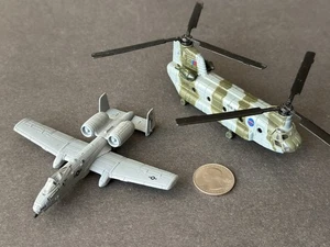 Corgi Fighting Machines USAF A-10 Warthog & Maisto RAF CH-47 Chinook Helicopter - Picture 1 of 23