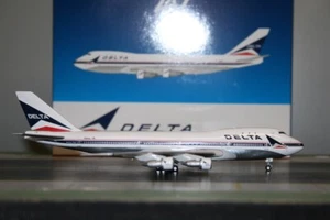 Phoenix 1:400 Delta Airlines Boeing 747-200 N9896 (04539) Die-Cast Model Plane - Picture 1 of 7
