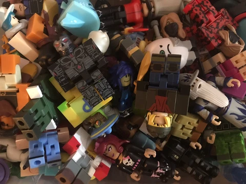 Roblox Toys Action Figures Lot Of 20 Random Figures (NO CODES) Cover