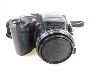 Fujifilm S602z Finepix Digital Camera Fujinon Lens 6X Optical Zoom - Image 1 of 4