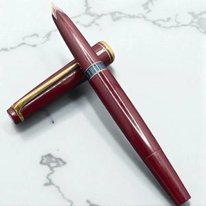 Montblanc No.22 Bordeaux & Gold Red Fountain Pen Named - Picture 1 of 12
