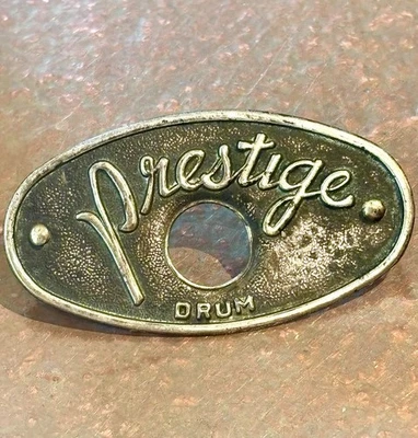 Emblema Prestige Mij estêncil baixo tom tarola crachá vintage com pinos de montagem - Imagem 1 de 3