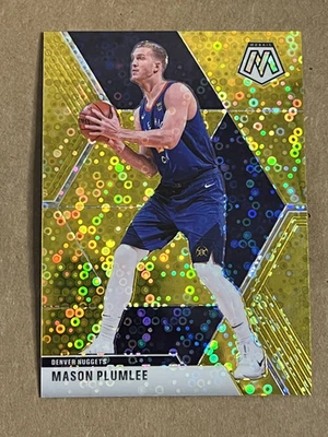 MASON PLUMLEE 2019-20 MOSAIC #3 GOLD DISCO PRIZM 9/10 NUGGETS  - Image 1 of 2