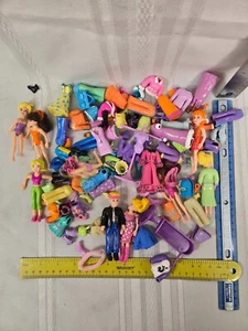 POLLY POCKET LOT OF DOLLS AND CLOTHES - Picture 1 of 5