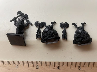 Warhammer 2 Dwarf Thane & 1 Slayer from Battle For Skull Pass Primed Plastic OOP - Image 1 of 2