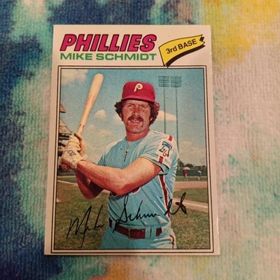 1977 Topps #140 Mike Schmidt Phillies Excellent This Topps Card Is 48 Years Old - Image 1 of 2
