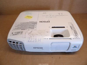 Epson EB-X20 XGA projector Beamer 3LCD 2700 Lumens HDMI - 2,228 H - EXCL REMOTE - Bild 1 von 10