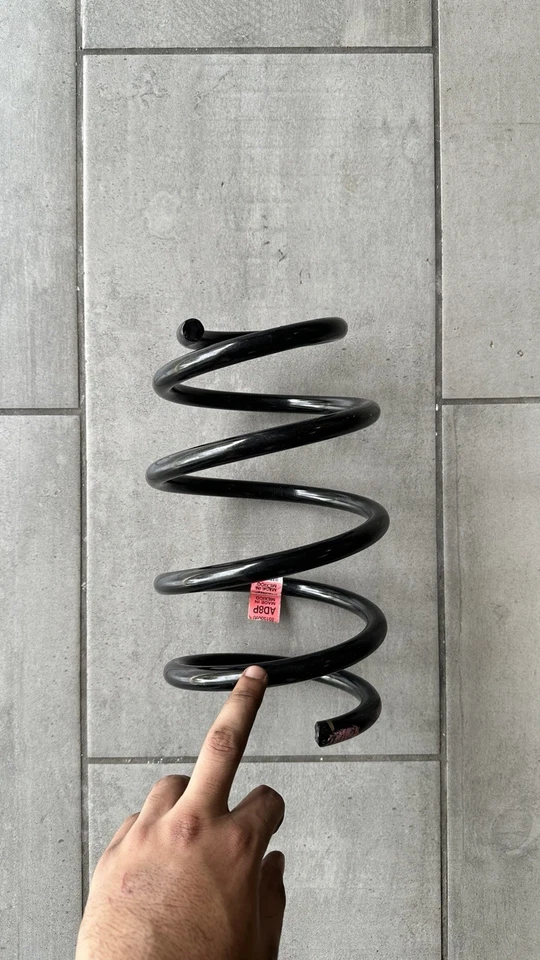 Mola helicoidal Cadillac CT4 (85155090) - Imagem 1 de 1