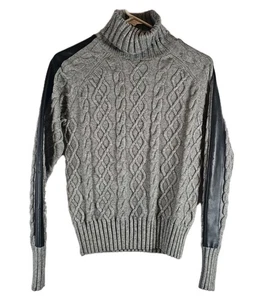 NWT Evereve Harlow Pullover Cable Sweater Women's XS Gray Faux Leather Sleeve  - Picture 1 of 6