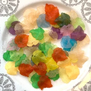 Mixed Leaf Beads Frosted Lucite Acrylic Charms 24mm x 22mm Jewellery Making - Picture 1 of 3