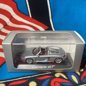 1:43 Porsche Carrera GT – Silver Metallic, Die-Cast, Driver Selection Wait Case - Picture 1 of 11