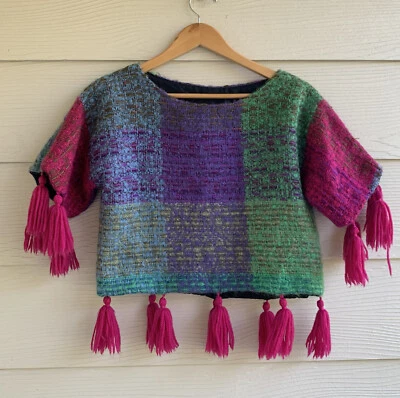 Blusa corta mediana Ulla By Vicki Cooper suéter forrada con borla colorida Foto 1 de 4