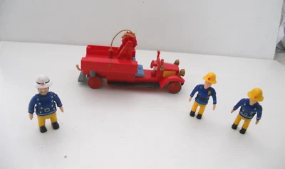 FIREMAN SAM. ELVIS, STATION OFFICER STEELE & BESSIE THE VINTAGE FIRE ENGINE - Image 1 of 4