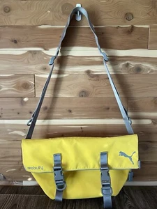 Bolso Bandolera Puma Movilidad Urbana Amarillo Nylon Cierre Gancho y Lazo - Imagen 1 de 20