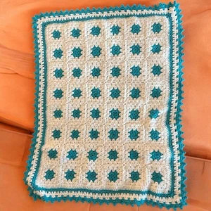 Handmade Crochet/Knit White & Teal Star Scalloped Baby Blanket Afghan 36x27 - Picture 1 of 5