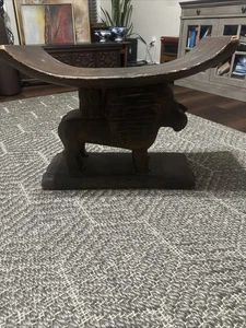 Sgabello in legno Ghana | Panca curva in legno intagliato trono Ghana arte africana | AFRICA - Foto 1 di 14
