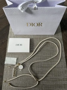 Pierścionek na telefon Dior J'adore - Charm & Strap Limited Edition 2025 & Dior Pouch - Zdjęcie 1 z 7