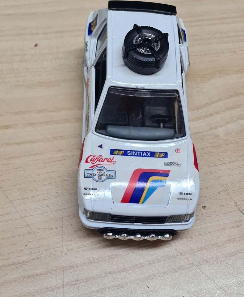 Burago Peugeot 205 Rally   1 :25 - Immagine 1 di 4