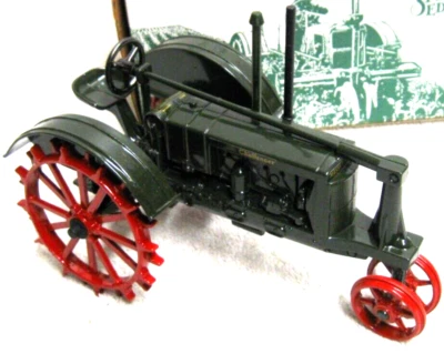 ERTL 1/16 1990 MASSEY HARRIS CHALLENGER TRACTOR COLLECTOR ED. FARM TOY  1103TA - Image 1 of 4