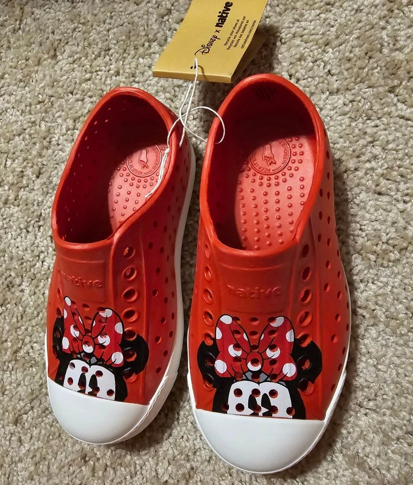 NUEVO Zapatos Nativos Minnie Mouse Parques Disney Talla NIÑO 5 NIÑAS NUEVOS CON ETIQUETAS  Foto 1 de 1