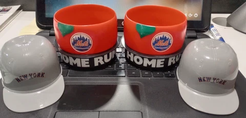 2 New York Mets Home Run Apple Snack Bowls Cups with 2 Bonus Mini Helmets Cover