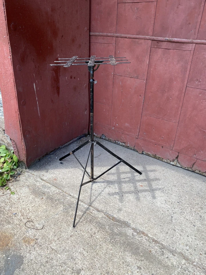 Antiguo soporte industrial para plantas de hierro fundido plegable flor jardín iglesia Foto 1 de 4