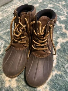 Boys Nautica Duck Boots Great Condition - Picture 1 of 3