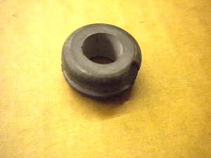 Genuine Harley Oil Tank Mount Grommet 62561-77 OEM - Picture 1 of 2