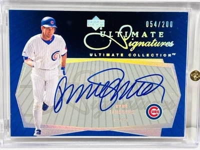2003 UD ULTIMATE COLLECTION ASSINATURAS RYNE SANDBERG SN 54/200 HOF CUBS RIP - Imagem 1 de 2