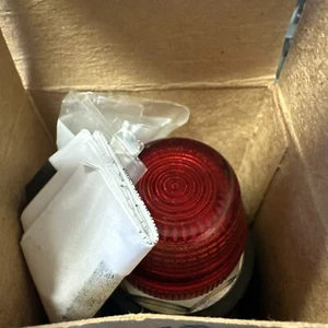 Eaton HT8HFRV7 Pilot Light 120V Lente Roja Iluminada Nueva en Caja - Imagen 1 de 2