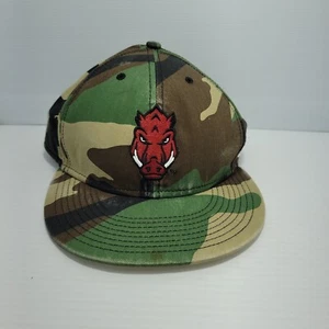 Cappello Berretto Nike Camouflage Arkansas Razorbacks Snapback Usato - Foto 1 di 13