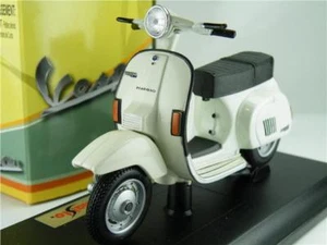 VESPA PK 125 AUTOMATICA 1984 MODEL SCOOTER 1:18 SCALE WHITE MOPED MAISTO K8 - Picture 1 of 4