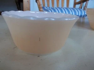 Vintage Fire King irisierender Bernstein/Orange 6 Unzen kleine Schale mit gewelltem Rand - Bild 1 von 3