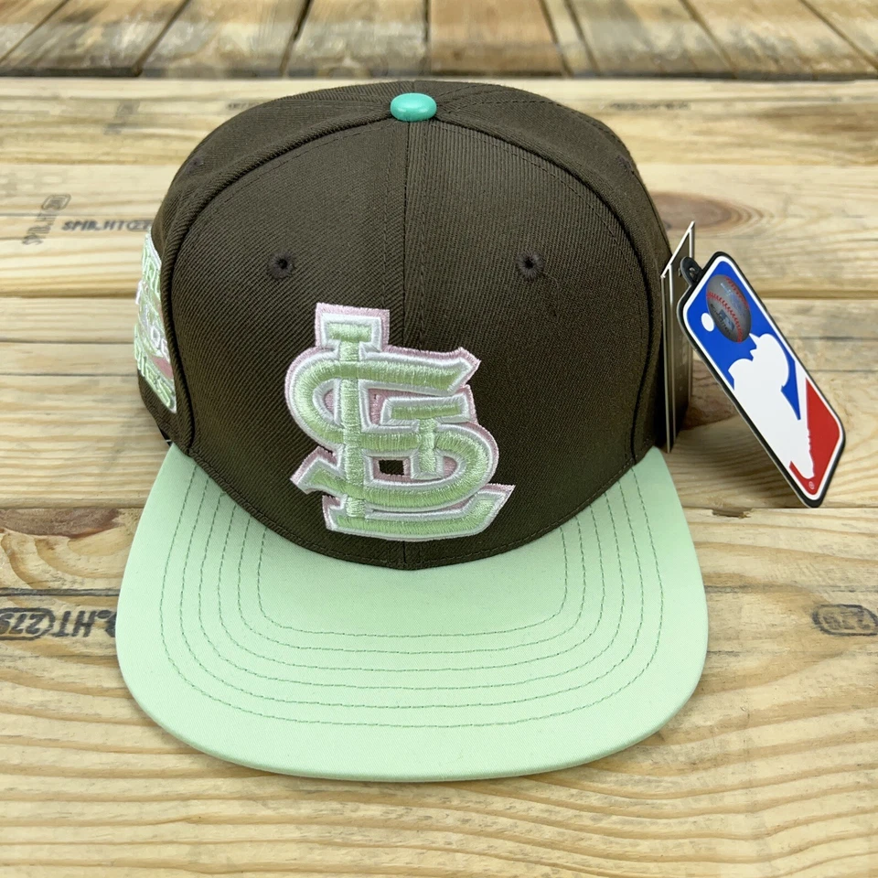 Gorra Pro Standard St Louis Cardinals 06 WS Snapback Rosa/Como Nueva Foto 1 de 4