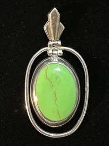 Mexiko 925 Gaspeite Heilanhänger • drehbares Design • Goldstreifenstein 16,2g - Bild 1 von 5