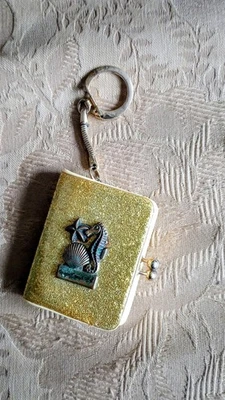 Винтажный MCM золото блестящий виниловая монета и ключ изменить сумочки пляж море ретро китч 2» - Изображение 1 из 2