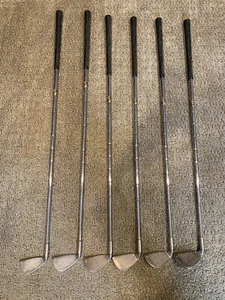 Golf Iron Clubs Tour Model Series 3 U-Groove 3,4,6,7,8,9 Men’s RH Grips Good - Picture 1 of 12