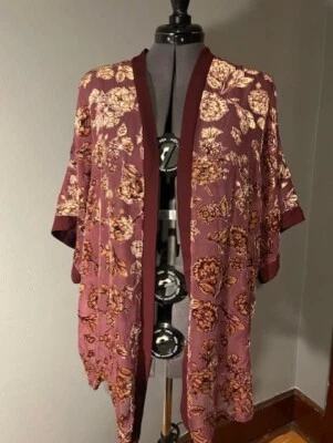 Top de manga corta Forever 21 Contemporary para mujer frente abierto talla pequeña Foto 1 de 2