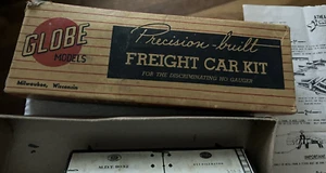 SILVER STREAK DELUXE KIT: 8000 GAL. SINGLE DOME TANK CAR--NO WHEELS - Picture 1 of 9