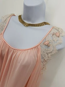 Vintage 60er Jahre Peignoir Kleid Morgenmantel, Claire Sandra von Lucie Ann korallenrosa, zierlich - Bild 1 von 13