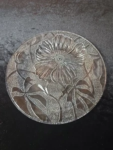 KIG Indonesia HIBISCUS FLOWER GLASS 10" DINNER PLATE Vintage - Picture 1 of 5