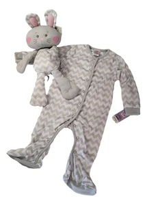 Newborn Baby Gift Set – Gray Chevron Footed Sleeper 3-6M & Plush Bunny Toy - Picture 1 of 10