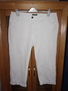 LADIES WHITE STRAIGHT LEG CROPPED JEANS SIZE 18 - Picture 1 of 4