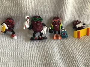 Gruppo di 4 piccole figurine uvetta californiana B - A gr sp5 - Foto 1 di 3