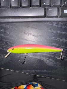 Lime-Pink Sinking Jerkbait - Picture 1 of 4