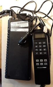 Vintage Cellular One Motorol2104A with car bag and charger untested - Afbeelding 1 van 11