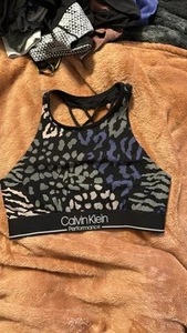 Sujetador deportivo Calvin Klein talla grande estampado leopardo  - Imagen 1 de 6
