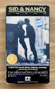 VHS ~ Sid & Nancy ~ Color ~ R ~ FS ~ 111 Mins. ~ 1986 ~ !L⚫️⚫️K! - Picture 1 of 8