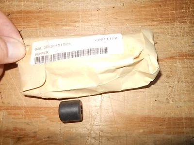 Parachoques de goma para asiento trasero BMW R65 R65LS # 52531451524 nuevo Foto 1 de 3