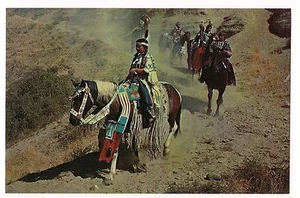 Postal de expediciones INDIANS BADLANDS nativos americanos Regalia Vanishing Trails - Imagen 1 de 2